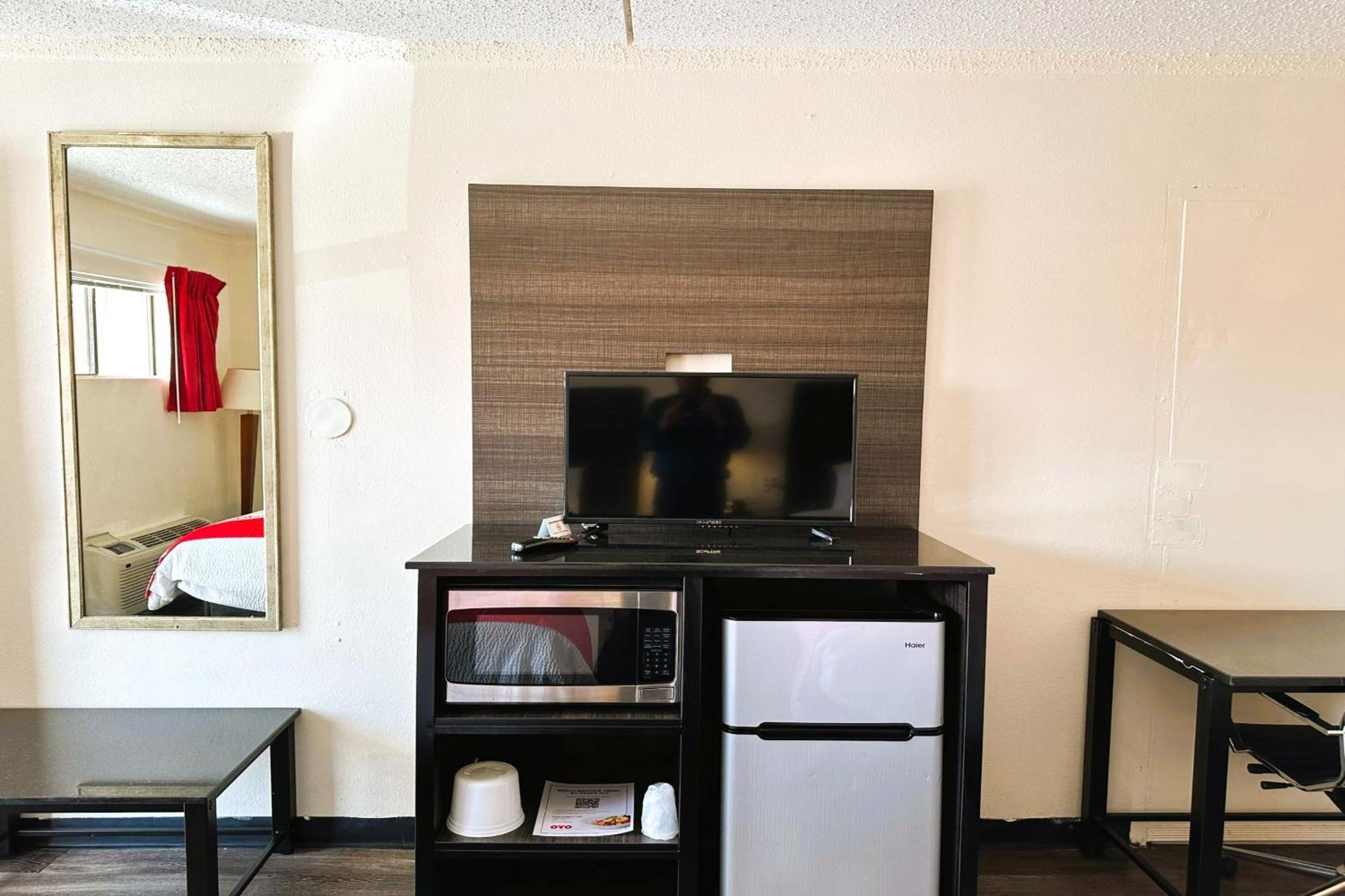 Oyo Hotel San Antonio Lackland Afb Seaworld Hwy 90 W Екстер'єр фото