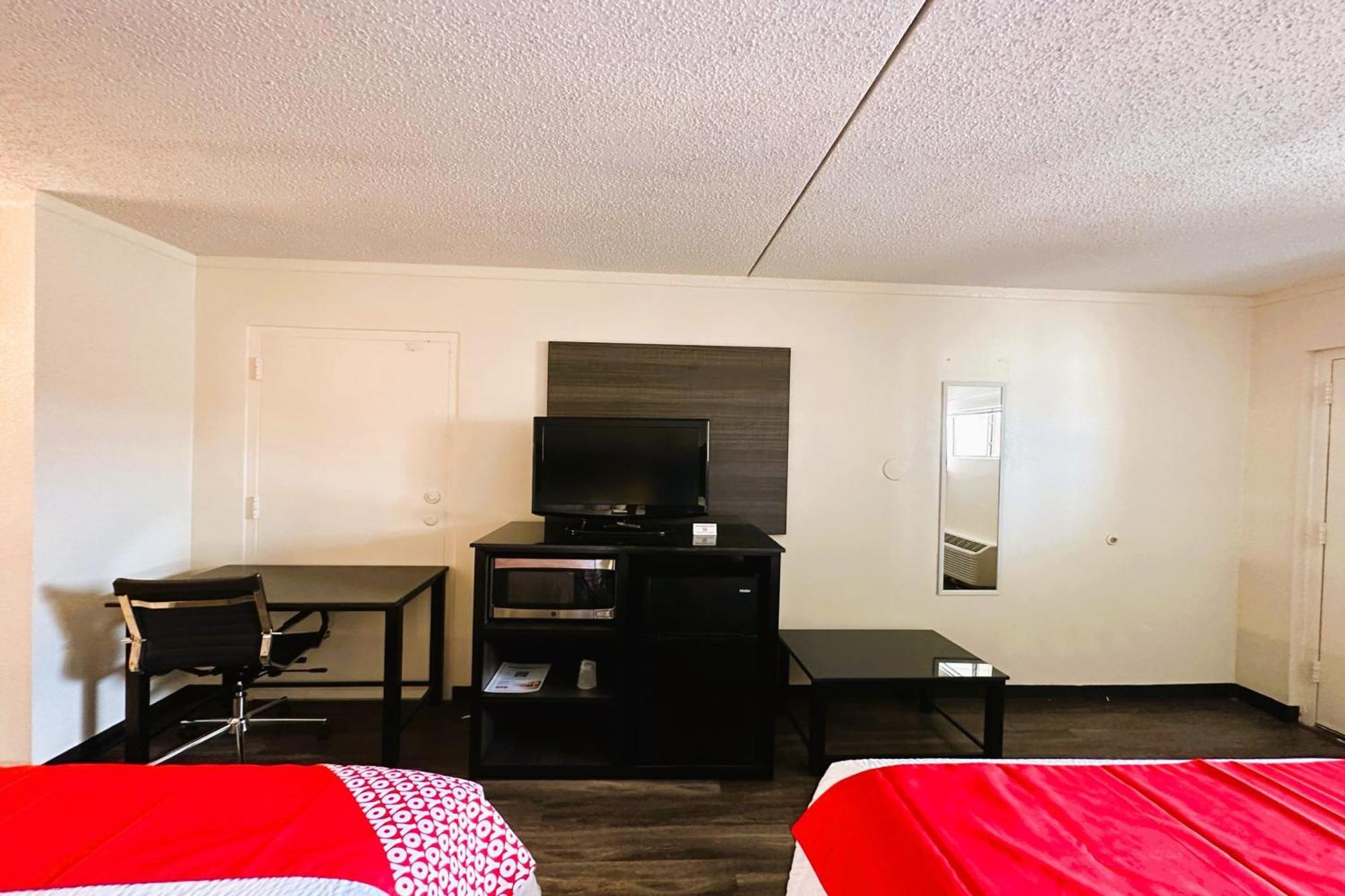 Oyo Hotel San Antonio Lackland Afb Seaworld Hwy 90 W Екстер'єр фото