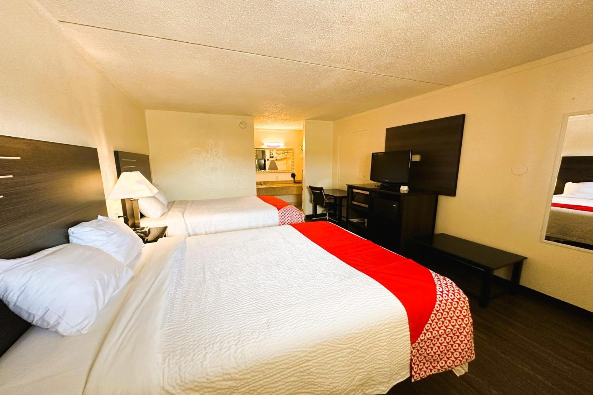 Oyo Hotel San Antonio Lackland Afb Seaworld Hwy 90 W Екстер'єр фото