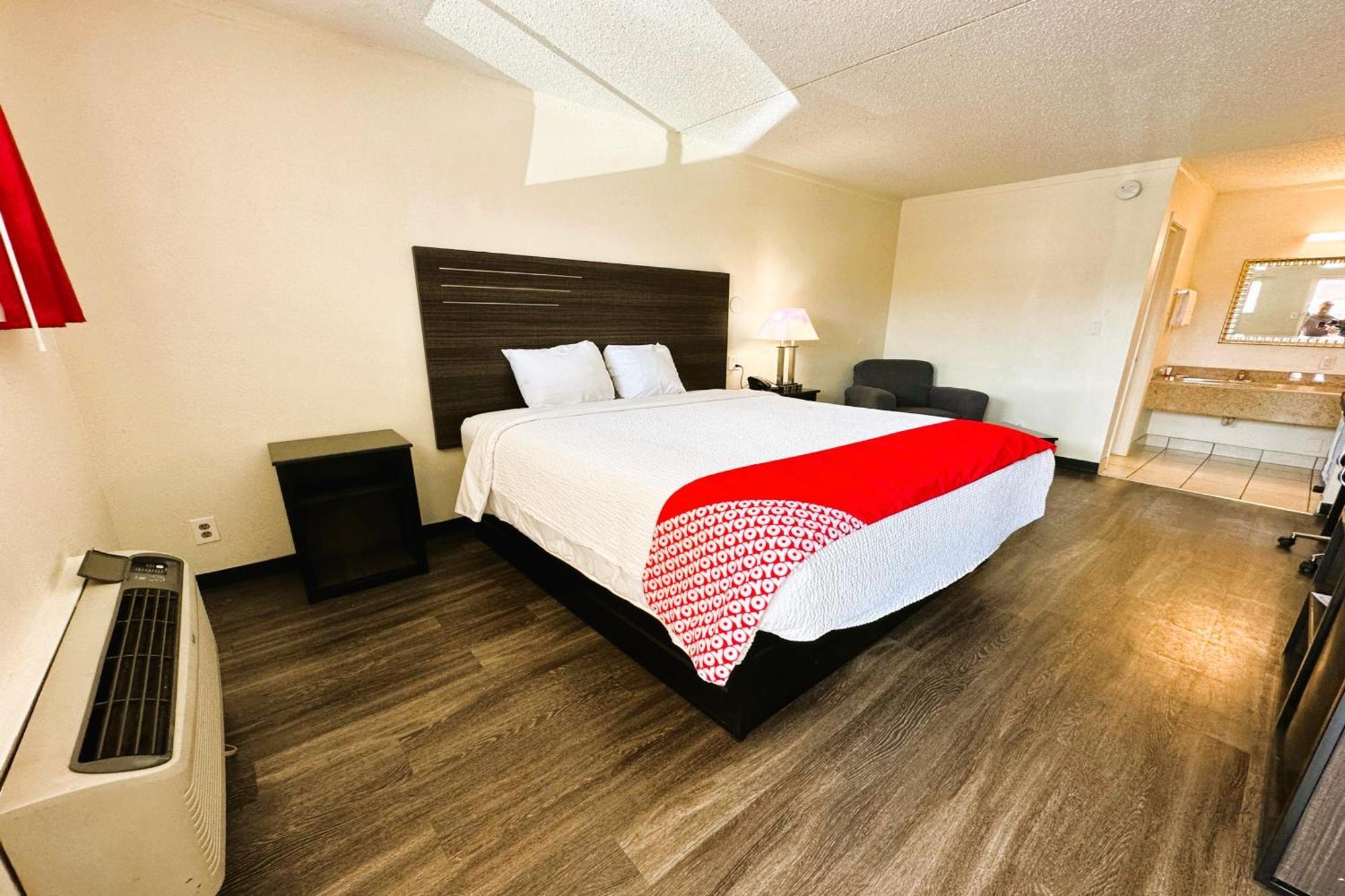 Oyo Hotel San Antonio Lackland Afb Seaworld Hwy 90 W Екстер'єр фото