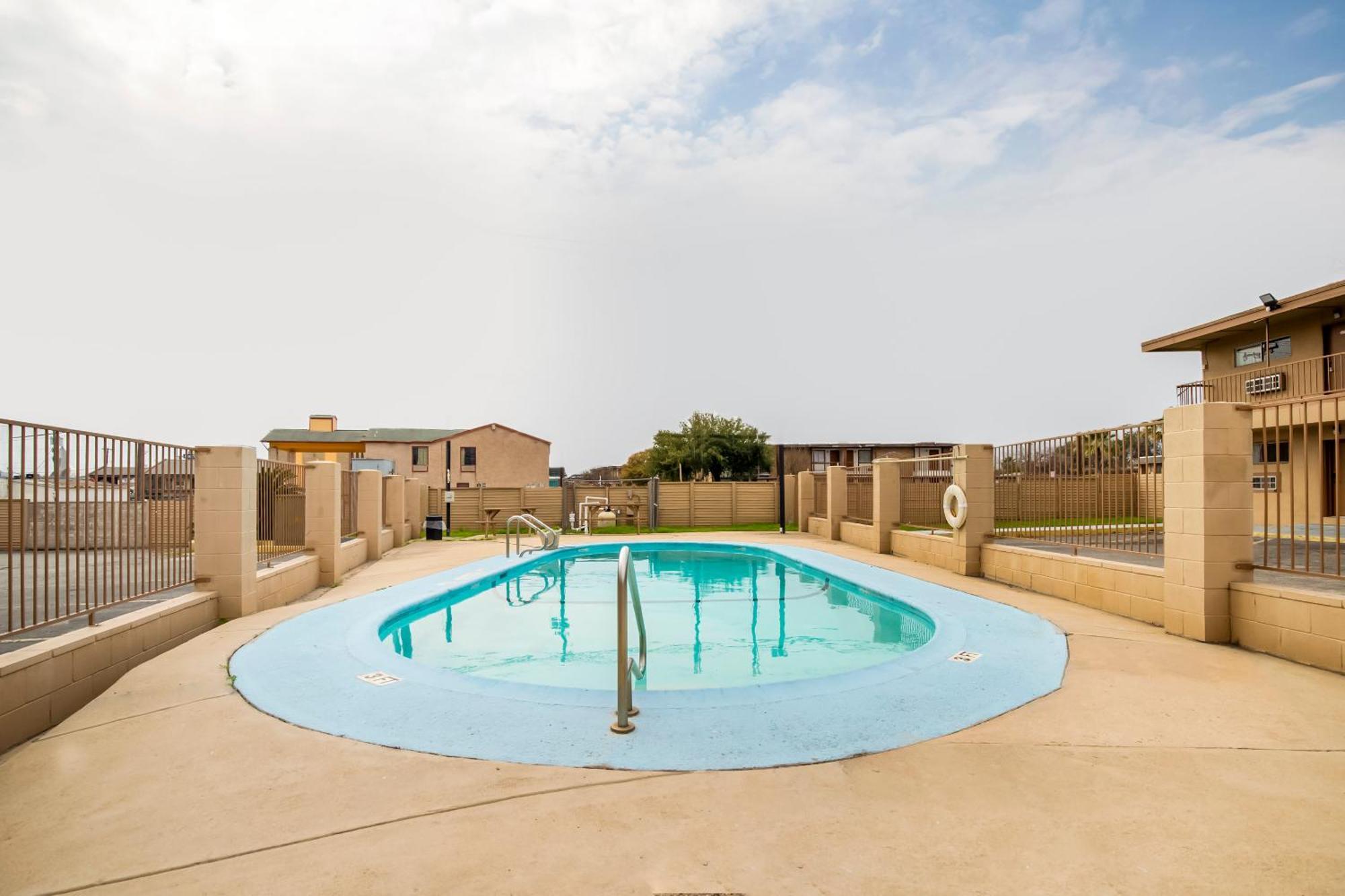 Oyo Hotel San Antonio Lackland Afb Seaworld Hwy 90 W Екстер'єр фото
