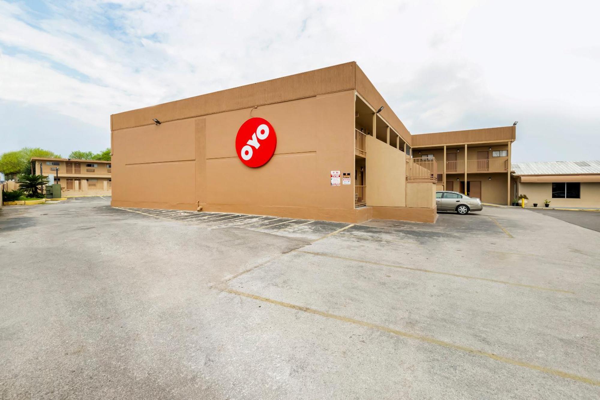 Oyo Hotel San Antonio Lackland Afb Seaworld Hwy 90 W Екстер'єр фото