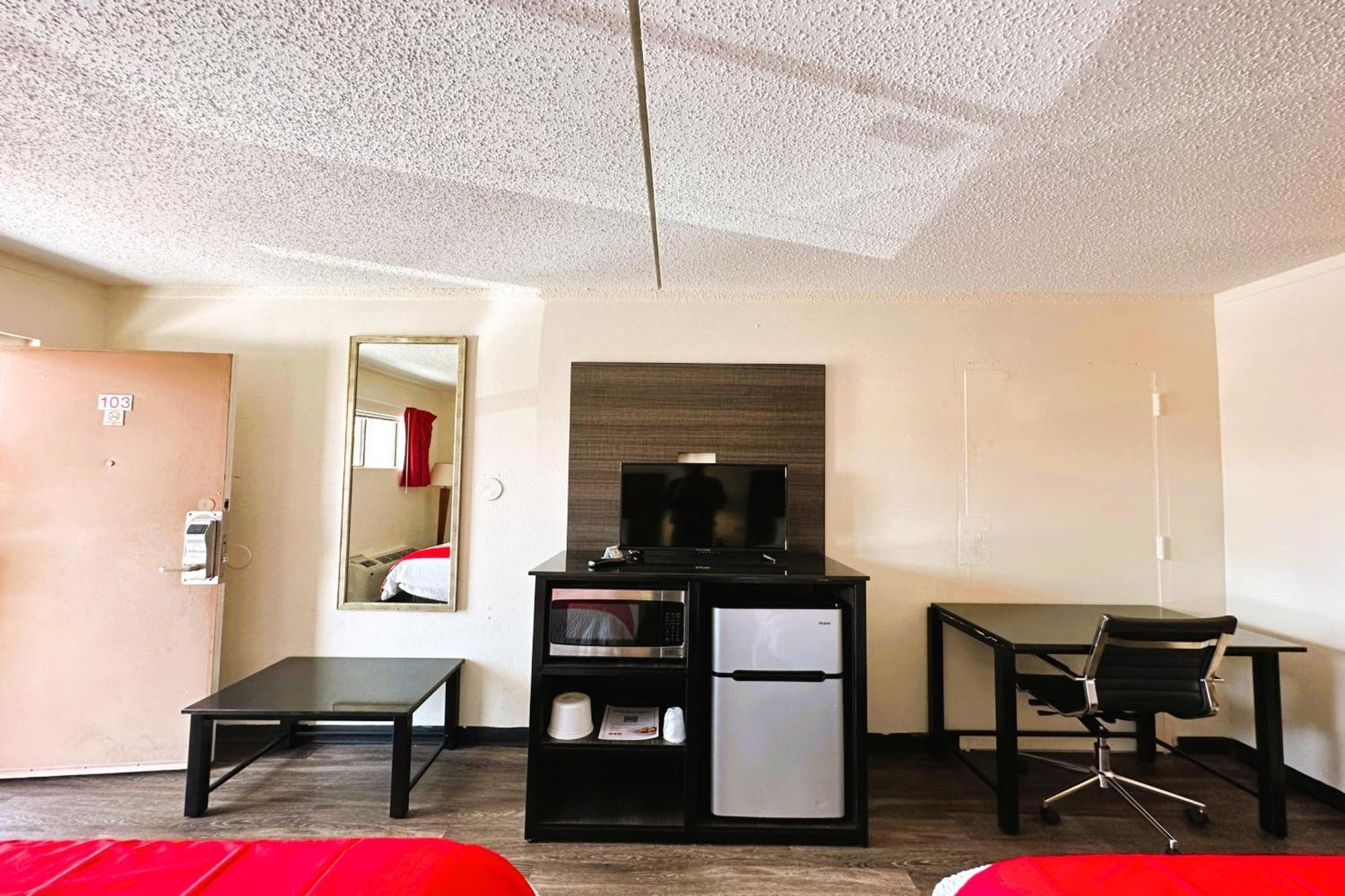 Oyo Hotel San Antonio Lackland Afb Seaworld Hwy 90 W Екстер'єр фото