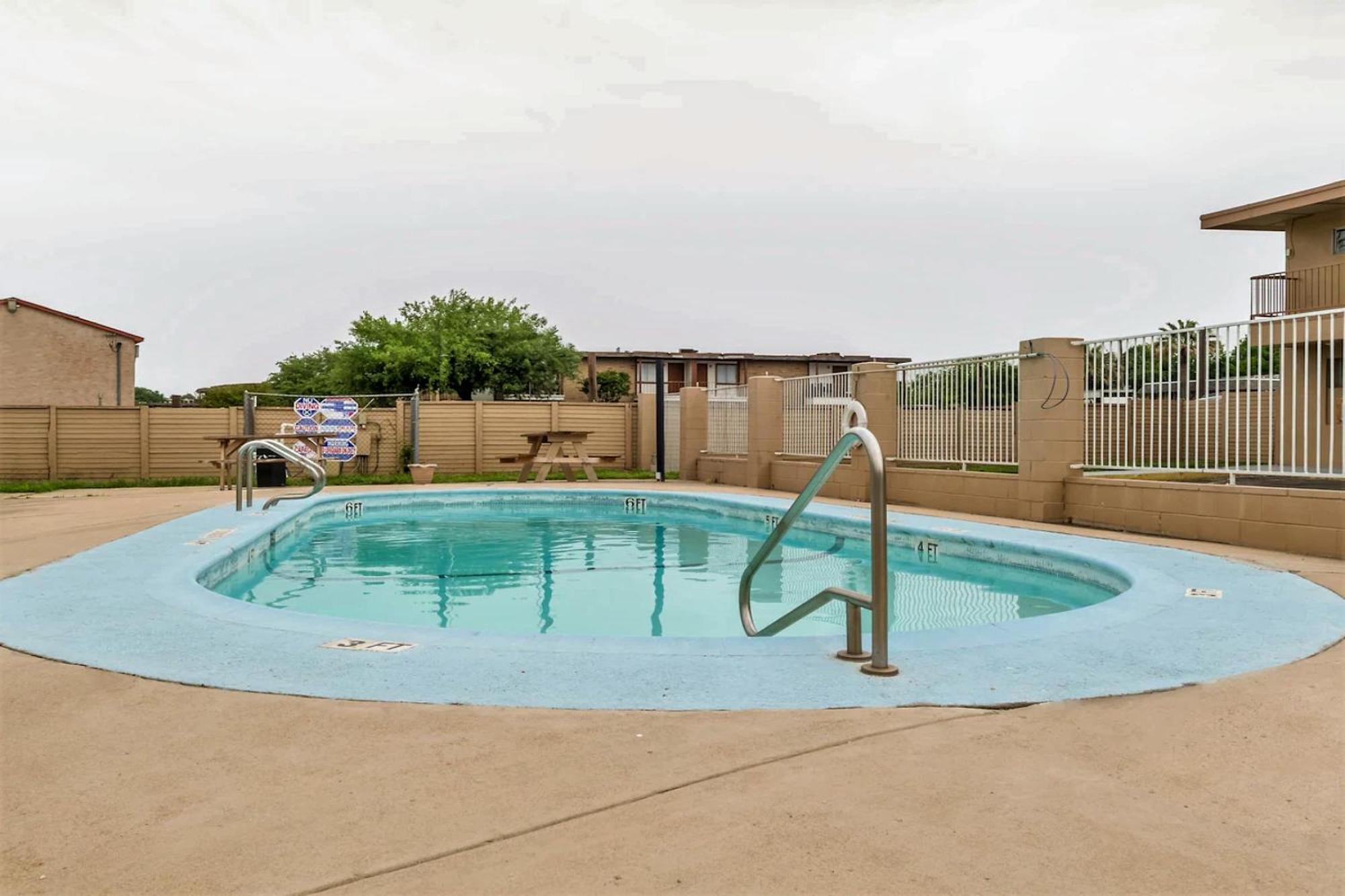 Oyo Hotel San Antonio Lackland Afb Seaworld Hwy 90 W Екстер'єр фото