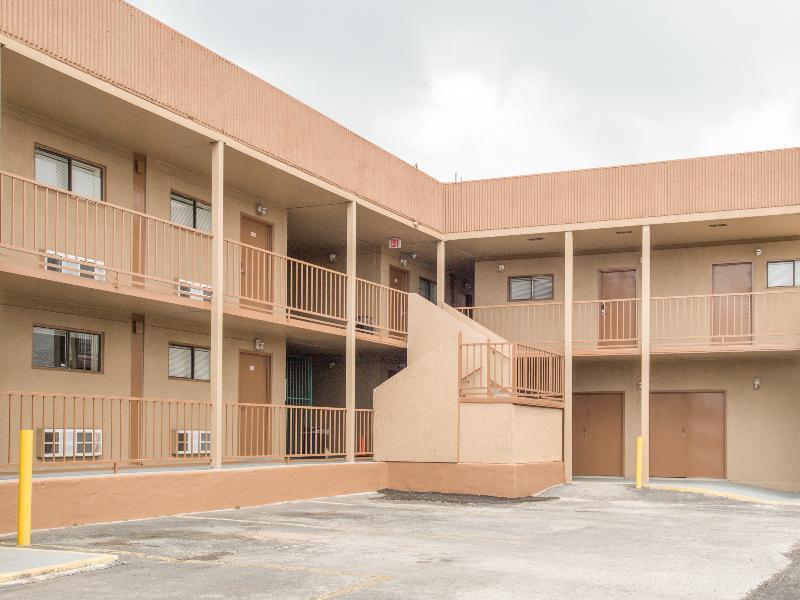 Oyo Hotel San Antonio Lackland Afb Seaworld Hwy 90 W Екстер'єр фото